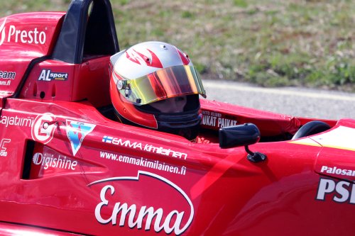 Emma Kimilainen in haar Formule Ford bolide
